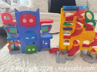 MaxSold Auction: Multicolor Plastic Playset with Small Figures - Welland (Ontario, Canada) SELLER MANAGED Reseller Online Auction -  Stern Drive
