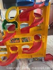 MaxSold Auction: Multicolor Plastic Playset with Small Figures - Welland (Ontario, Canada) SELLER MANAGED Reseller Online Auction -  Stern Drive