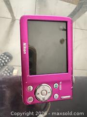MaxSold Auction: Nikon COOLPIX S220 Pink 10MP Point & Shoot 3x Optical Zoom - Welland (Ontario, Canada) SELLER MANAGED Reseller Online Auction -  Stern Drive