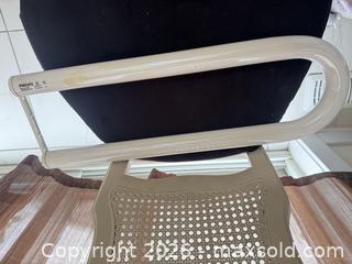 MaxSold Auction: Philips 40W U-Bent Fluorescent Tube 57 cm (4100K) - Welland (Ontario, Canada) SELLER MANAGED Reseller Online Auction -  Stern Drive