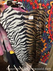 MaxSold Auction: Clothing - Vancouver (British Columbia, Canada) PARTNER MANAGED Commercial Liquidation Online Auction -  East Hastings