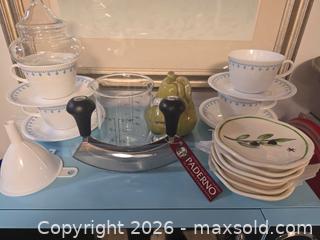 MaxSold Auction: Mixed kitchenware lot: ceramic, glass, stainless & plastic - Vancouver (British Columbia, Canada) PARTNER MANAGED Commercial Liquidation Online Auction -  East Hastings