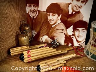 MaxSold Auction: Musical Instruments & Prints - Vancouver (British Columbia, Canada) PARTNER MANAGED Commercial Liquidation Online Auction -  East Hastings