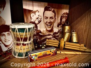 MaxSold Auction: Musical Instruments & Prints - Vancouver (British Columbia, Canada) PARTNER MANAGED Commercial Liquidation Online Auction -  East Hastings