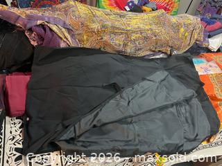 MaxSold Auction: Tie-Dye Shorts, Clothing, Hats & More - Vancouver (British Columbia, Canada) PARTNER MANAGED Commercial Liquidation Online Auction -  East Hastings