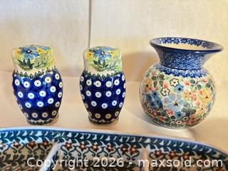 MaxSold Auction: Bud Vase, Owl Salt & Pepper Shakers and more - Fremont (California, USA) PARTNER MANAGED Estate Sale Online Auction - Las Palmas Avenue