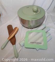 MaxSold Auction: Green Eggs and Pans - Fremont (California, USA) PARTNER MANAGED Estate Sale Online Auction - Las Palmas Avenue