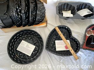 MaxSold Auction: Nordic Ware Specialty Bundt Cake Pans - Fremont (California, USA) PARTNER MANAGED Estate Sale Online Auction - Las Palmas Avenue