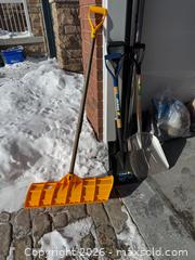 MaxSold Auction: Lot of 4 Shovels - Markham (Ontario, Canada) SELLER MANAGED Moving Online Auction - Winter Creek Crescent