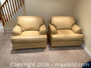 MaxSold Auction: Pair of La Z Boy Leather Large Armchairs (*LIKE NEW) - Markham (Ontario, Canada) SELLER MANAGED Moving Online Auction - Winter Creek Crescent