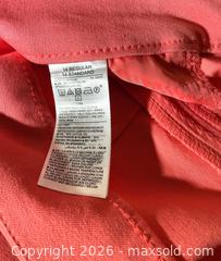 MaxSold Auction: Old Navy Peach/Coral Pixie Pants. - Lakeland (Florida, USA) SELLER MANAGED Downsizing Online Auction - West Socrum Loop Road