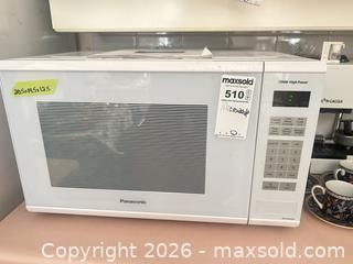 MaxSold Auction: Panasonic Microwave Oven NN-SG636W 1100W White C - Toronto (Ontario, Canada) Downsizing Online Auction - Century Drive