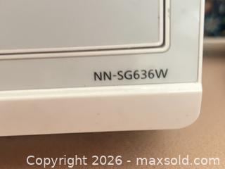 MaxSold Auction: Panasonic Microwave Oven NN-SG636W 1100W White C - Toronto (Ontario, Canada) Downsizing Online Auction - Century Drive
