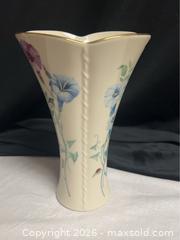 MaxSold Auction: Lenox Morningside Cottage Vase 8" Flared Vase Porcelain Gold Trim - Campbell (California, USA) SELLER MANAGED Downsizing Online Auction - Dell Avenue 