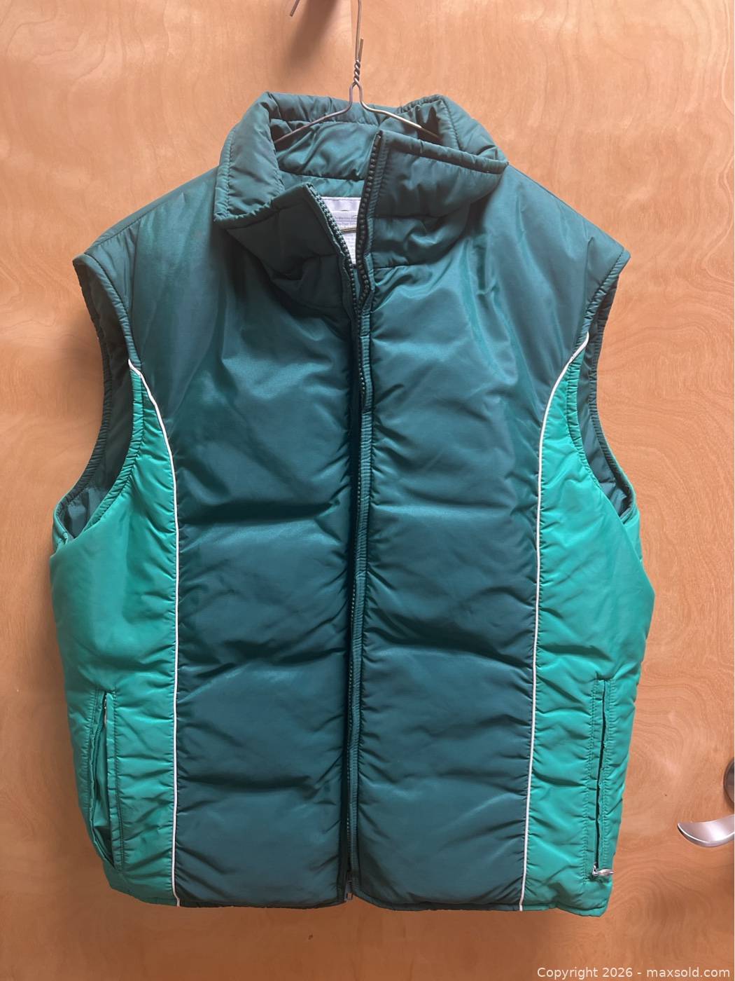 Woolrich Men's Green Down Puffer Vest M | Maxsold