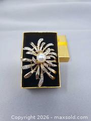 MaxSold Auction: Gold Floral Brooch - Toronto (Ontario, Canada) SELLER MANAGED Estate Sale Online Auction - Swanwick Avenue