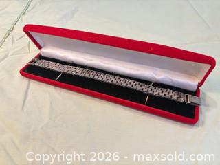 MaxSold Auction: Silver Bali double dot bracelet - Elgin (Ontario, Canada) SELLER MANAGED Estate Sale Online Auction - Main Street