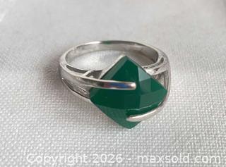 MaxSold Auction: 925 Sterling Silver GREEN ONYX Ring Size 7  - Shelburne (Ontario, Canada) SELLER MANAGED Downsizing Online Auction - Main Street East
