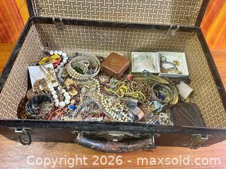 MaxSold Auction: Antique Estate Jewelry - Hamilton (Ontario, Canada) SELLER MANAGED Estate Sale Online Auction - Gertrude St.
