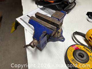 MaxSold Auction: DeWalt DWE402 4 1/2" Angle Grinder, Corded Electric, WEN 6 in. Corded Bench Grinder, Black - Bedford (New Hampshire, USA) PARTNER MANAGED Moving Online Auction - Holbrook Road