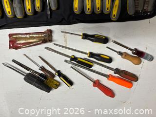 MaxSold Auction: Screw driver set and more - Bedford (New Hampshire, USA) PARTNER MANAGED Moving Online Auction - Holbrook Road