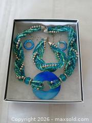MaxSold Auction: Vintage Bella Del Mar Classic Jewelry Set - Beaded Necklace, Earrings, and Bracelet  - Kingston (Ontario, Canada) SELLER MANAGED Estate Sale Online Auction - Tamarac Street