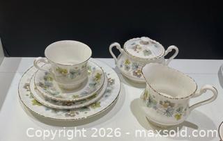 MaxSold Auction: (22 Pcs) Vintage English Royal Standard Bone Chine Tea Set  - Toronto (Ontario, Canada) PARTNER MANAGED Reseller Online Auction - Queen Street West