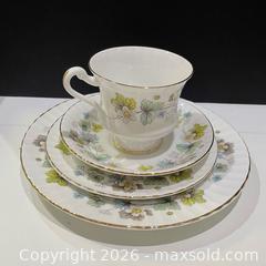 MaxSold Auction: (22 Pcs) Vintage English Royal Standard Bone Chine Tea Set  - Toronto (Ontario, Canada) PARTNER MANAGED Reseller Online Auction - Queen Street West