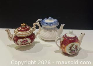 MaxSold Auction: (3) Vintage Collectible Small Porcelain Decorative Teapots  - Toronto (Ontario, Canada) PARTNER MANAGED Reseller Online Auction - Queen Street West