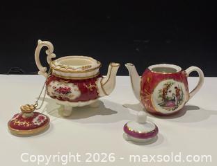 MaxSold Auction: (3) Vintage Collectible Small Porcelain Decorative Teapots  - Toronto (Ontario, Canada) PARTNER MANAGED Reseller Online Auction - Queen Street West