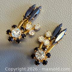 MaxSold Auction: Vintage Gold Tone Black & Clear Rhinestone Flower Brooch - Earring Set - Toronto (Ontario, Canada) PARTNER MANAGED Reseller Online Auction - Queen Street West
