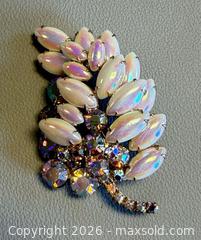 MaxSold Auction: Vintage Gold Tone Milk Glass Rhinestone Leaf Brooch - Toronto (Ontario, Canada) PARTNER MANAGED Reseller Online Auction - Queen Street West