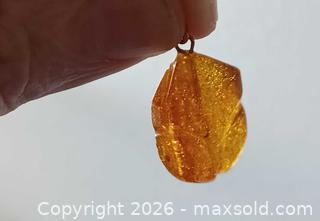MaxSold Auction: Small Geniune Amber Pendant  - Brantford (Ontario, Canada) SELLER MANAGED Reseller Online Auction - West Street (CONDO)