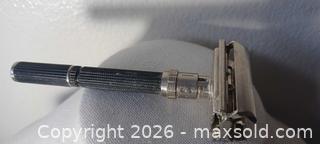 MaxSold Auction: Vintage Gillette Super Adjustable Safety Razor 109 - Brantford (Ontario, Canada) SELLER MANAGED Reseller Online Auction - West Street (CONDO)