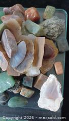 MaxSold Auction: Wholesale lot of mixed Agates and gemstones  - Brantford (Ontario, Canada) SELLER MANAGED Reseller Online Auction - West Street (CONDO)