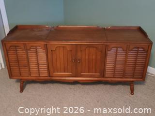 MaxSold Auction: Console Stereo / Record Player Cabinet, Wood Veneer, Medium Brown -ss - Maple Ridge (British Columbia, Canada) PARTNER MANAGED Estate Sale Online Auction - 203 Street