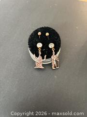 MaxSold Auction: Lot of 4+ Stud Earrings -ebn - Maple Ridge (British Columbia, Canada) PARTNER MANAGED Estate Sale Online Auction - 203 Street