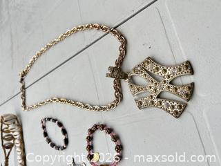MaxSold Auction: lot of Necklaces and Bracelets -ebn - Maple Ridge (British Columbia, Canada) PARTNER MANAGED Estate Sale Online Auction - 203 Street