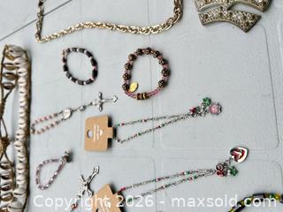 MaxSold Auction: lot of Necklaces and Bracelets -ebn - Maple Ridge (British Columbia, Canada) PARTNER MANAGED Estate Sale Online Auction - 203 Street