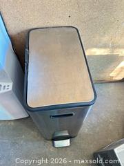 MaxSold Auction: Stainless Steel Step Pedal Trash Can, 10–13 Gallon -ebn - Maple Ridge (British Columbia, Canada) PARTNER MANAGED Estate Sale Online Auction - 203 Street