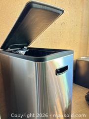 MaxSold Auction: Stainless Steel Step Pedal Trash Can, 10–13 Gallon -ebn - Maple Ridge (British Columbia, Canada) PARTNER MANAGED Estate Sale Online Auction - 203 Street