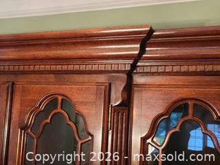 MaxSold Auction: Traditional Cherry / Mahogany China Cabinet Hutch -ss - Maple Ridge (British Columbia, Canada) PARTNER MANAGED Estate Sale Online Auction - 203 Street