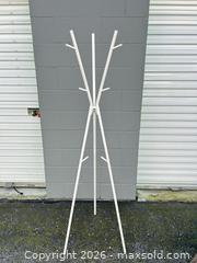MaxSold Auction: White Metal Coat and Hat Rack, Modern Minimal, 64-68 in -ebn - Maple Ridge (British Columbia, Canada) PARTNER MANAGED Estate Sale Online Auction - 203 Street