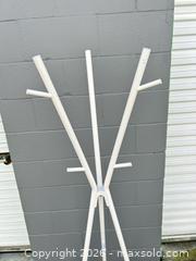 MaxSold Auction: White Metal Coat and Hat Rack, Modern Minimal, 64-68 in -ebn - Maple Ridge (British Columbia, Canada) PARTNER MANAGED Estate Sale Online Auction - 203 Street