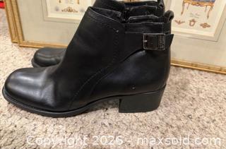 MaxSold Auction: Ladies size 10 Dockers black leather ankle boots booties  - Warwick Township (Pennsylvania, USA) SELLER MANAGED Estate Sale Online Auction -  Crocker Lane