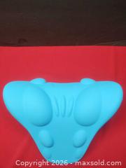 MaxSold Auction: Relaxing Neck Pillow - Chilliwack (British Columbia, Canada) SELLER MANAGED Reseller Online Auction - Reece Avenue