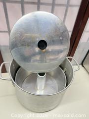 MaxSold Auction: Kitchen Appliances & Bakeware Lot with Hamilton Beach Toaster - Warwick (Rhode Island, USA) SELLER MANAGED Reseller Online Auction - Warwick Avenue