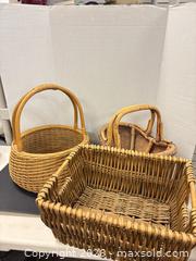 MaxSold Auction: Wicker Baskets - Surrey (British Columbia, Canada) PARTNER MANAGED Downsizing Online Auction - 16th Avenue