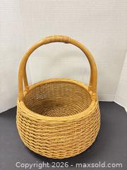MaxSold Auction: Wicker Baskets - Surrey (British Columbia, Canada) PARTNER MANAGED Downsizing Online Auction - 16th Avenue