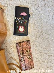 MaxSold Auction: Assorted leather & fabric handbags lot (4–6 pieces) - Calgary (Alberta, Canada) SELLER MANAGED Moving Online Auction - Varsville Place Northwest